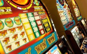 Ilustrasi permainan sportsbook dan kasino online dengan pelita168 platform